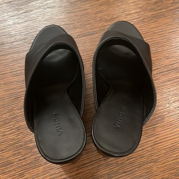 💕HP💕Vince heath cross strap sandal black leather - Picture 8 of 13